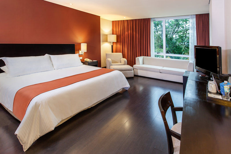 Nh Queretaro Hotell Eksteriør bilde