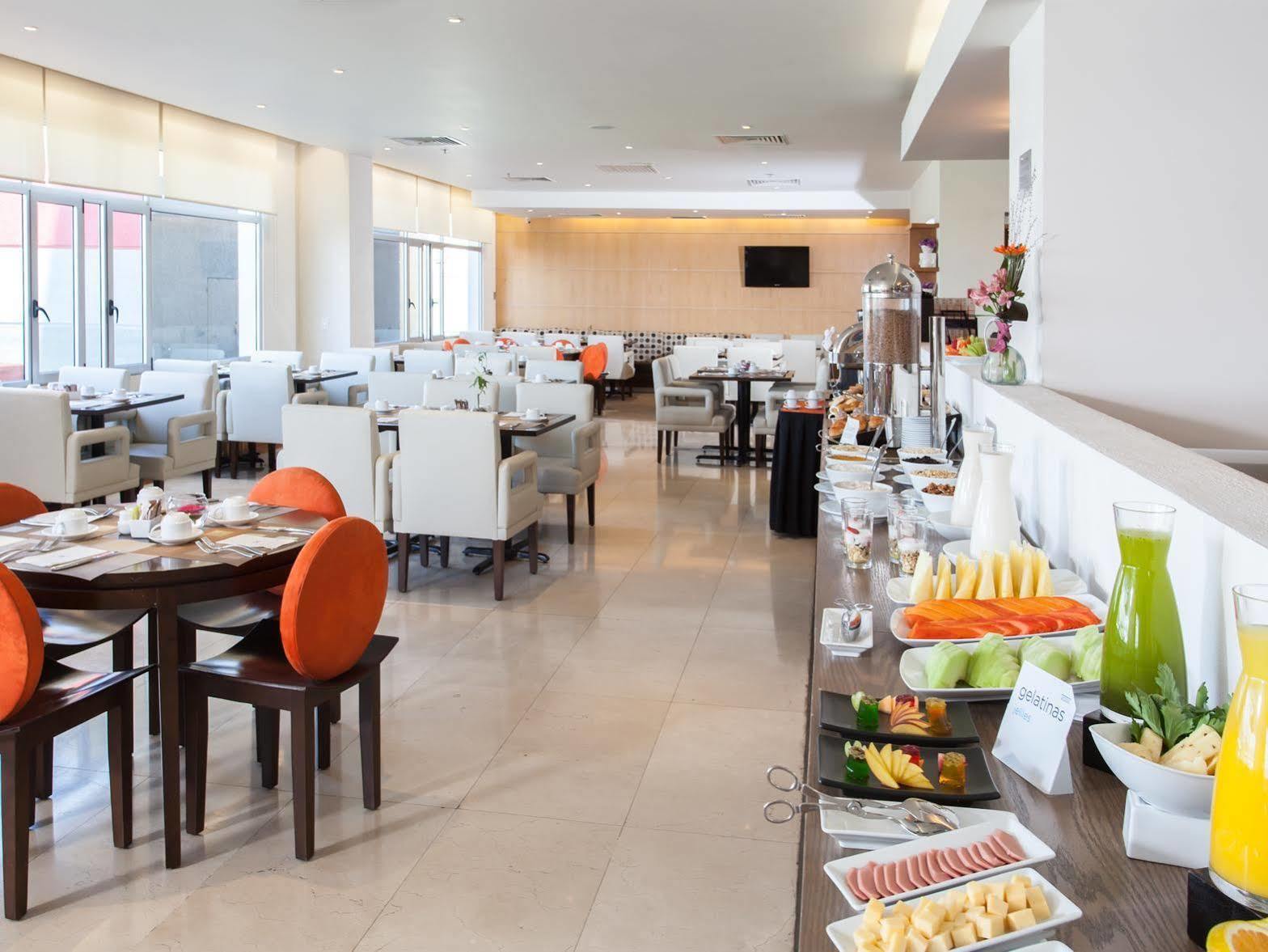Nh Queretaro Hotell Eksteriør bilde